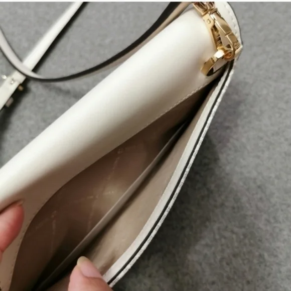Authentic Michael Kors Jet Set Envelope Crossbody | Vanilla Signature | NWT - Picture 9 of 11